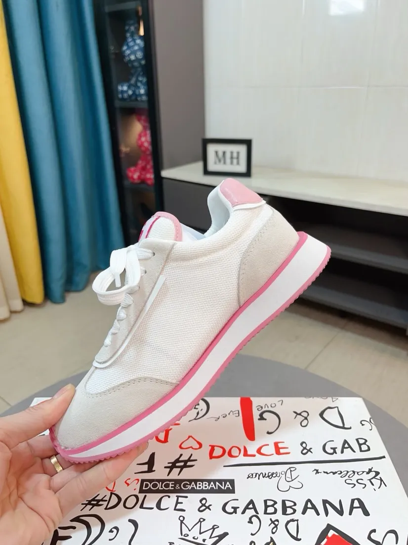 Men's shoes 💰458🌹🌹"Dolce & Gabbana DG" original imported first-layer cowhide ➕ sheepskin lining, light on the foot, comfortable, versatile, original special outsole 🔥favored by trendy men, welcome to compare quality 🔥exquisite luxury, super A level! Compared with the genuine product at the counter, the version is no worse at all! Code number 38-46